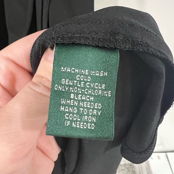 Lauren Ralph Lauren Women's Collared Sleeveless Wrap Dress
Cocktail Black Size 6 - Picture 4 of 4